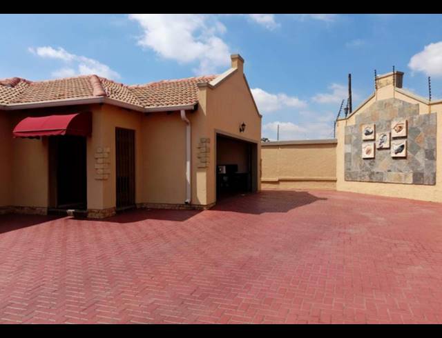 3 BEDROOM HOUSE FOR SALE IN HUGHES